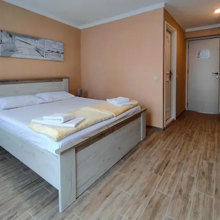 Marina Agreena 酒店 Grocka