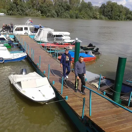 Marina Agreena 酒店 2*