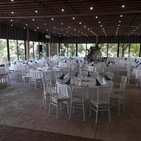 Marina Agreena 酒店 Grocka